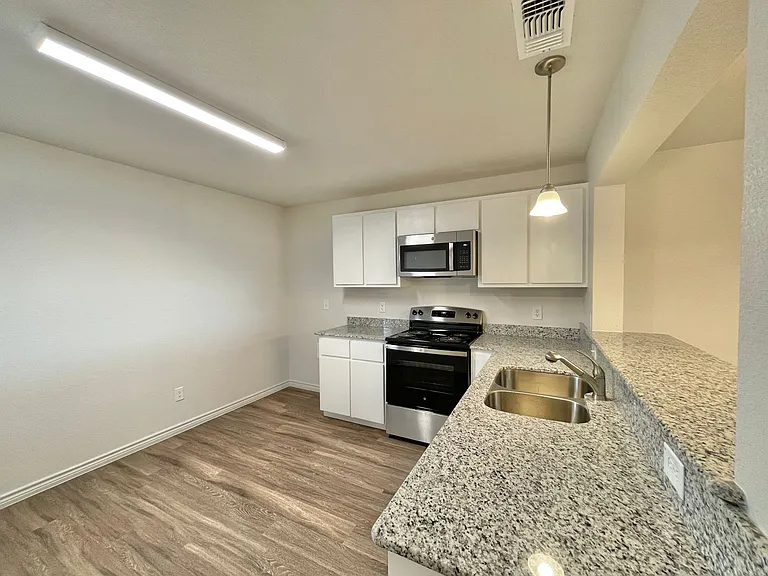 1802 Clovis Dr — Photo 8
