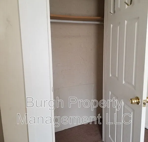 426 2nd St #1/2 — Photo 3