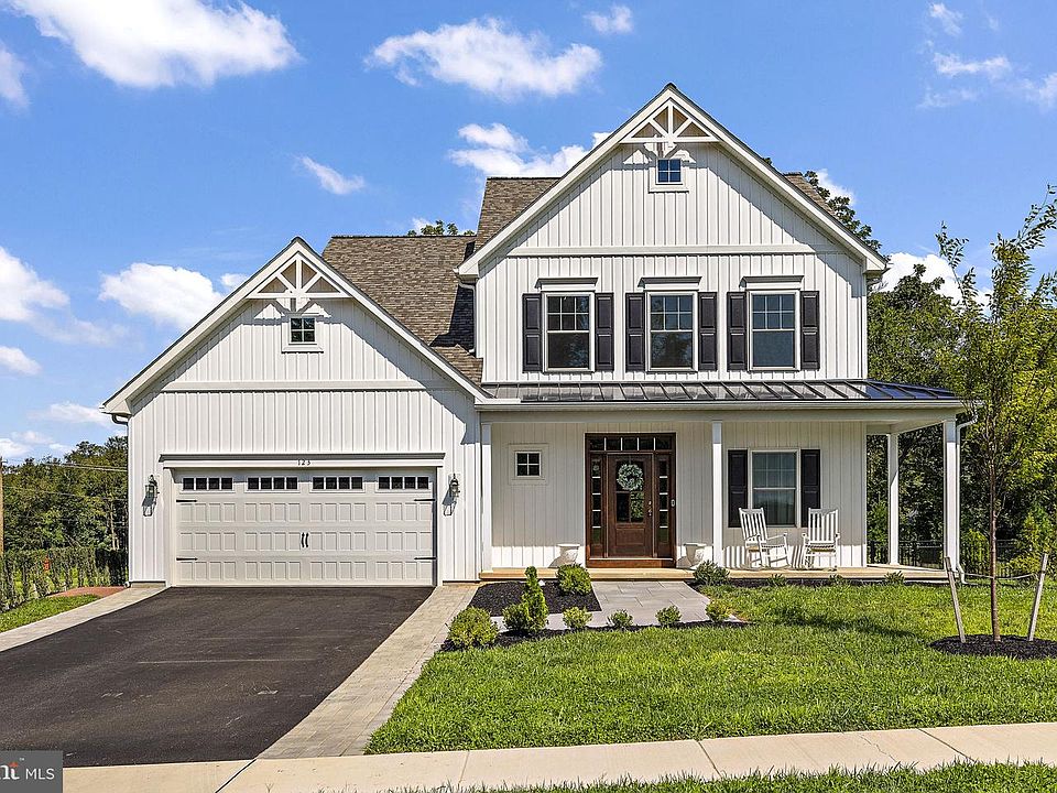 1st image of 123 Evergreen Dr