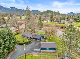 149 Queens Branch Rd, Rogue River, OR 97537