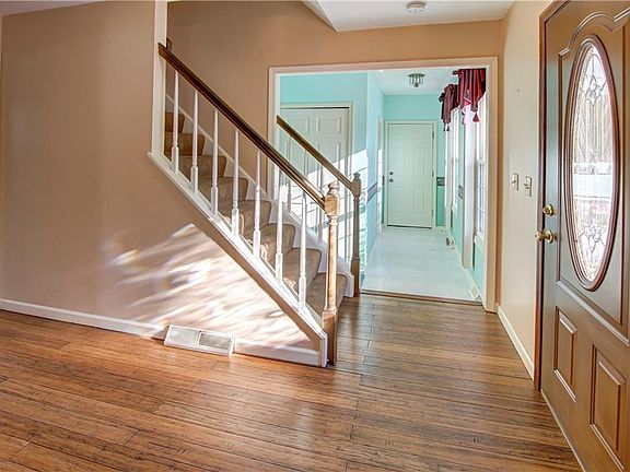 3rd image of 28380 Southbridge Cir