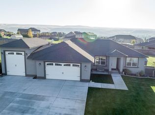 1002 S Coulee Vista Dr, Kennewick, WA 99338