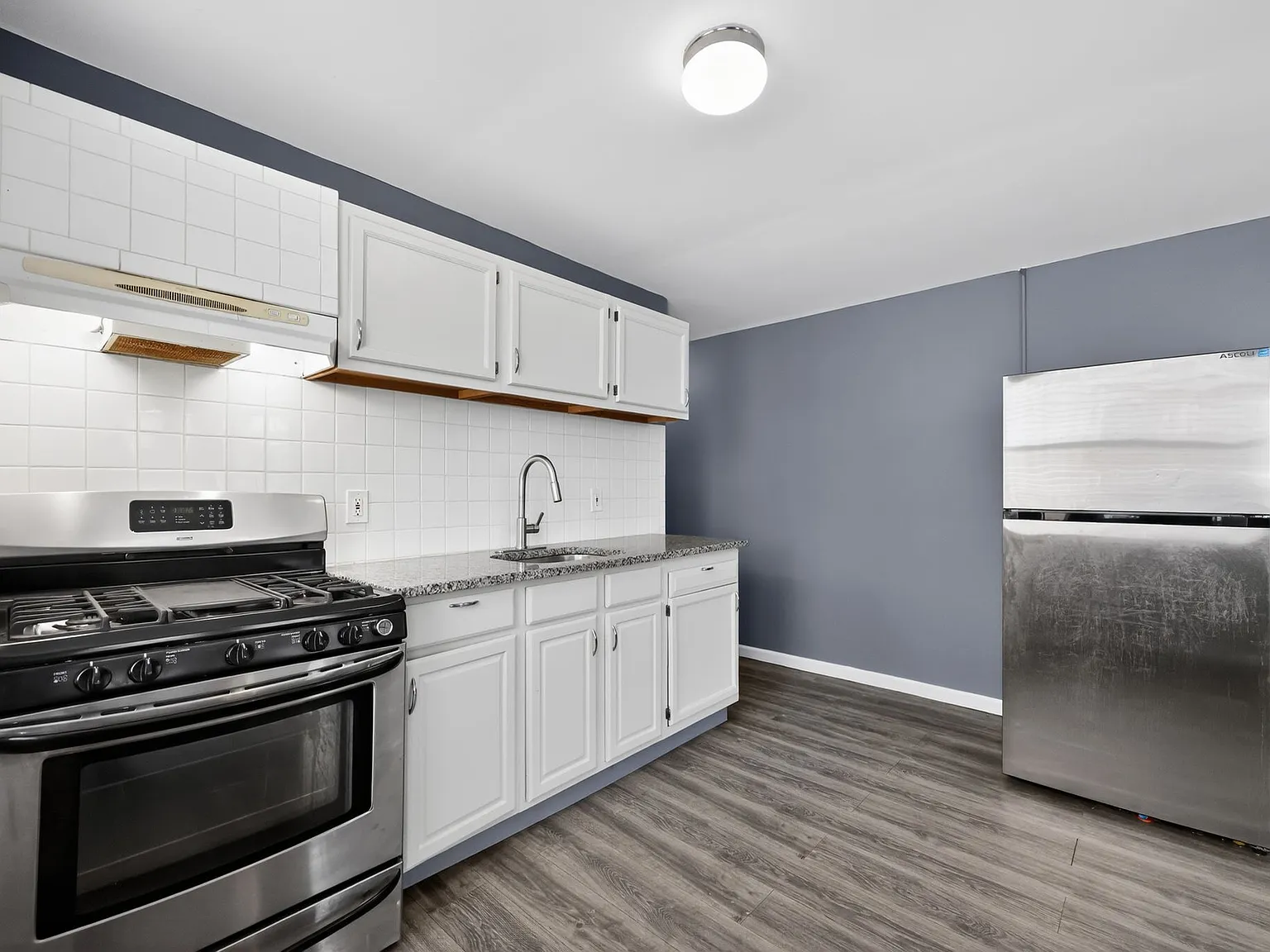 2 bed, 1000 sqft, $1,525 — Photo 2