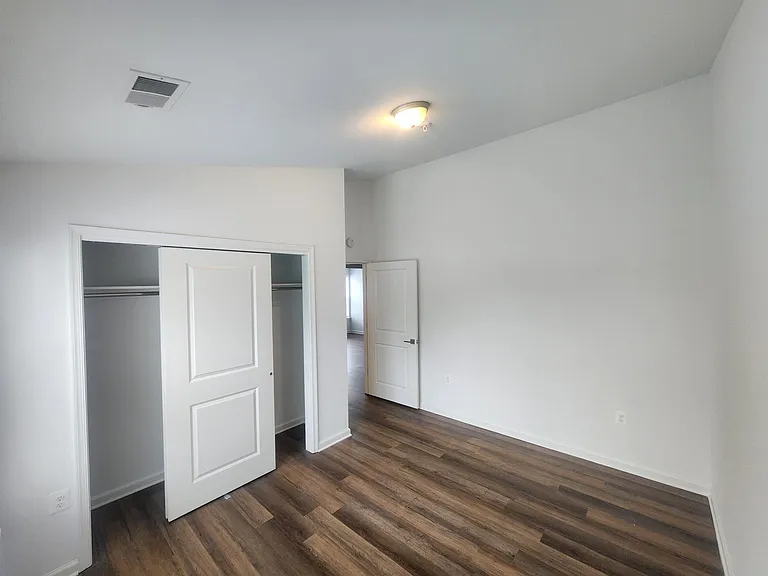 Southridge Apartments — Photo 8