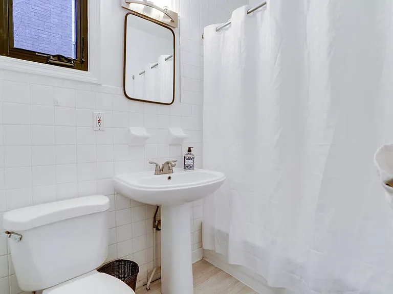 1765 R St NW #102 — Photo 4