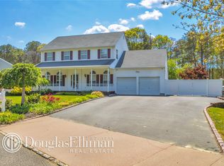40 Timber Ridge Dr, Coram, NY 11727