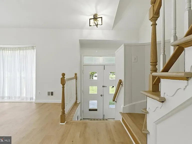 6407 Kirby Rd — Photo 2