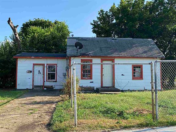 2nd image of 320 W Broadway Ave