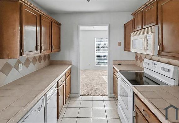 2nd image of 921 Middle Cove Dr