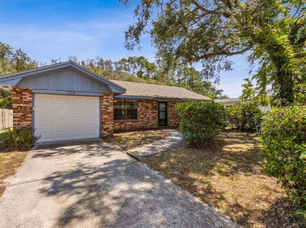 720 S 14th St, Fernandina Beach, FL 32034