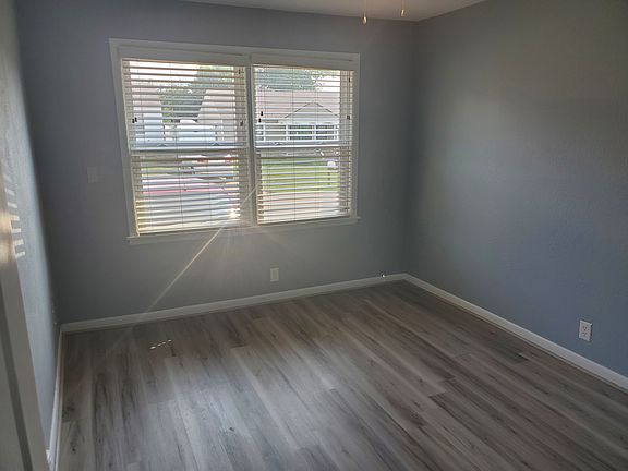 2nd image of 120 Currell Ln