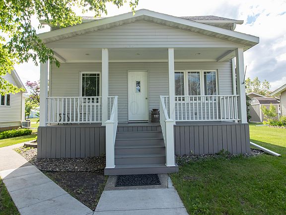 4th image of 117 2nd St SE