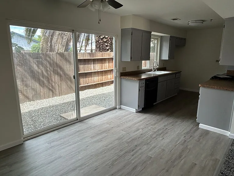 279 S G St — Photo 3