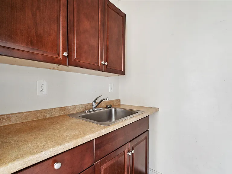 1812 W Berks St #3A — Photo 6