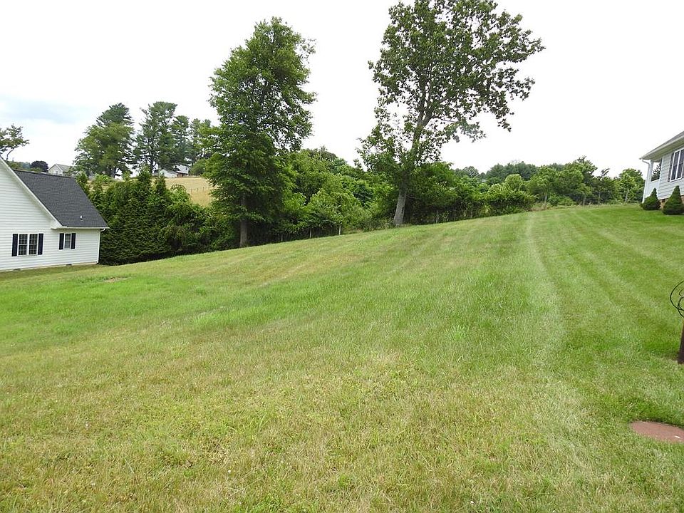 1st image of Carriage Dr