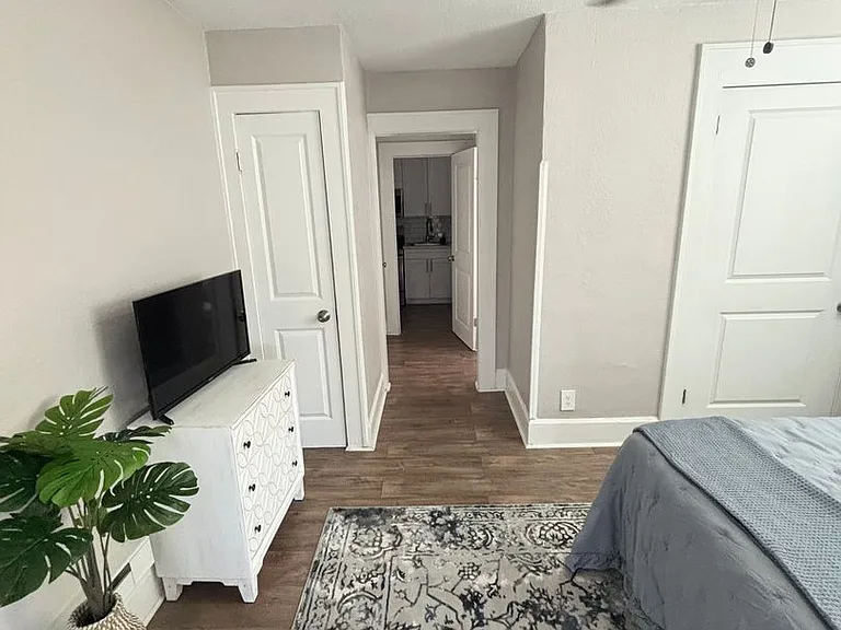 Desirable Euclid Neighborhood Apartment Building (Studio Apartments) & 2 Bedroom Single House - S... — Photo 24