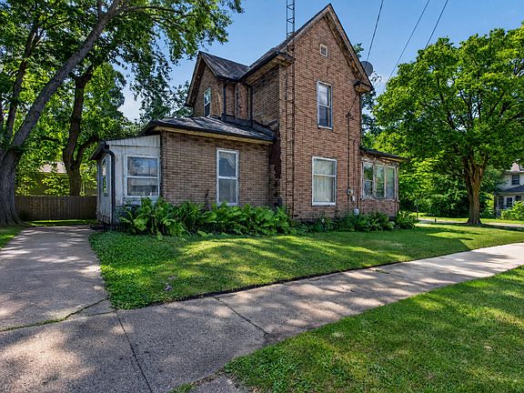 20th image of 401 S Elm Ave