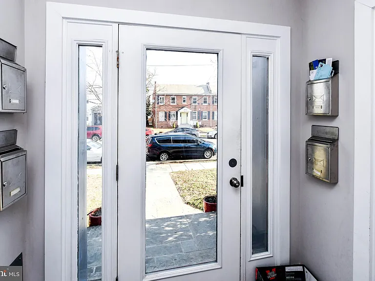 913 Quincy St NE #3 — Photo 6