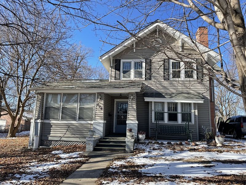 1st image of 606 N Locust St