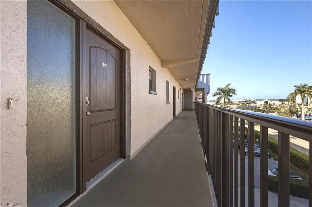 1 bed, 1.0 bath, 815 sqft, $5,000 — Photo 2
