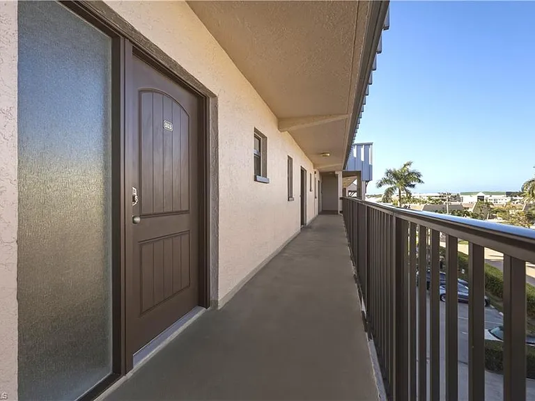 801 River Point Dr #303A — Photo 2