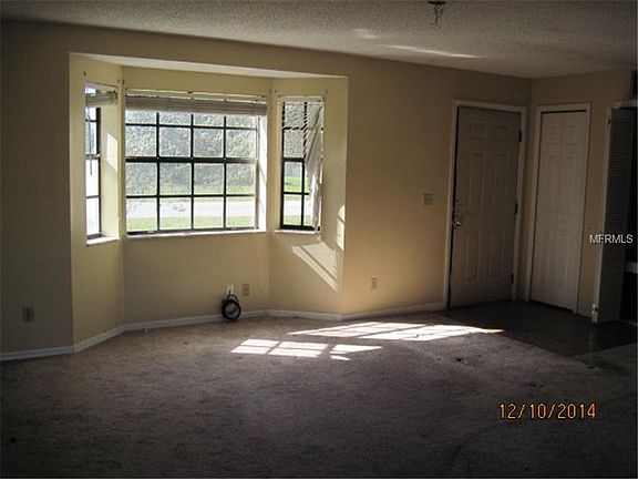 4th image of 1122 Gage Ave