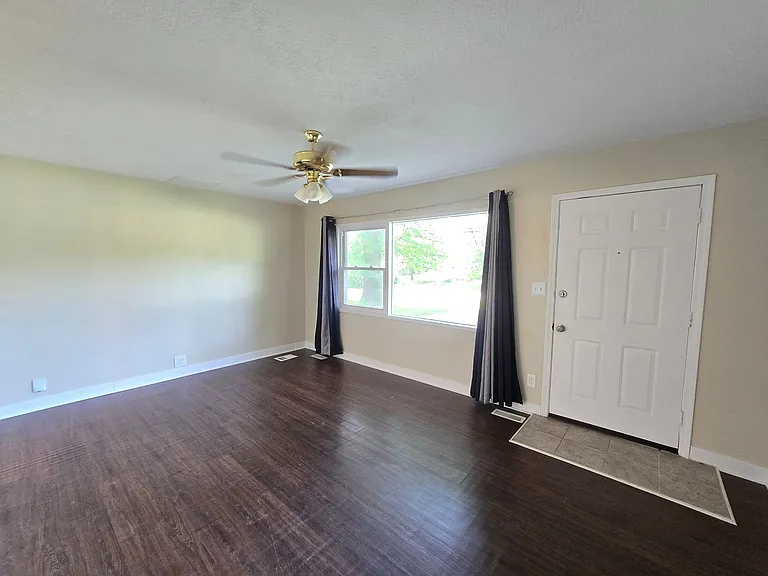 9809 Old Six Mile Ln — Photo 9