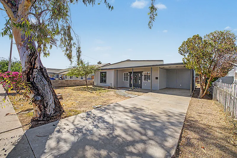 6 bed, 2.0 bath, 1752 sqft, $2,395 — Photo 4