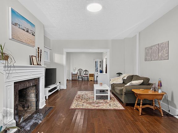 4th image of 6421/6423 Coburg Rd