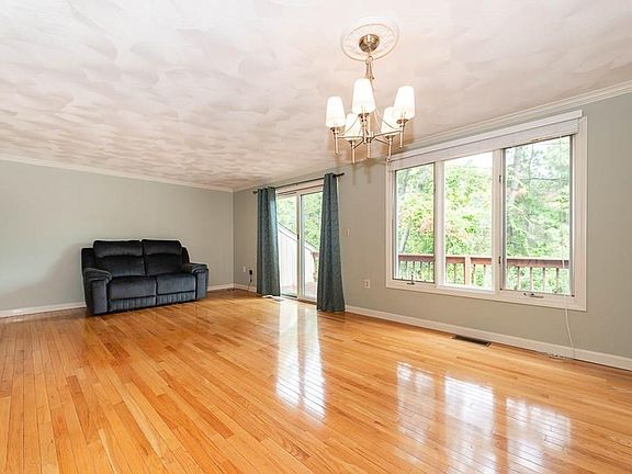 3rd image of 28 Lilac Ln #28