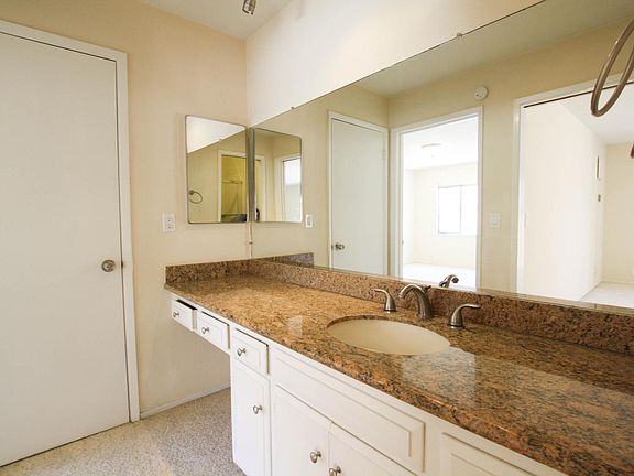 4th image of 1901 Garden Dr APT 105