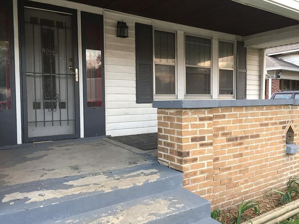 FRONT COVERED PORCH