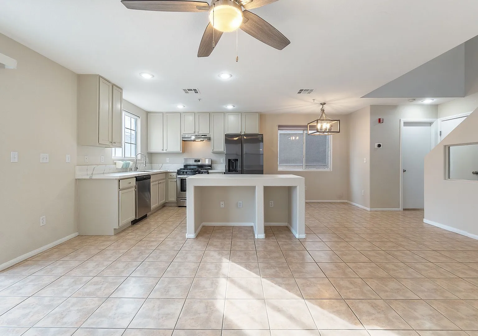 Stylish Gated Community 3 Bedroom Townhome with Solar & Community Amenities! — Photo 3