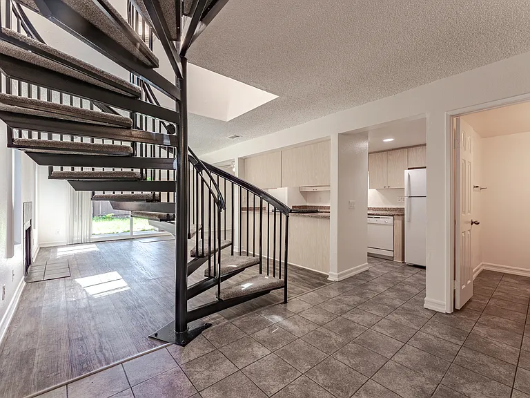 Hilleary Park - Military Housing — Photo 28
