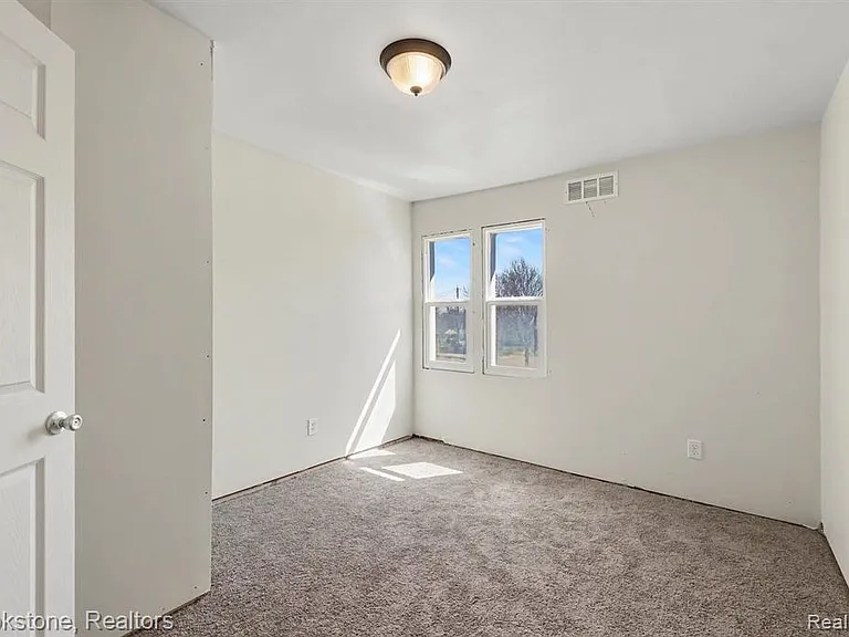 5533 Sheridan St — Photo 22