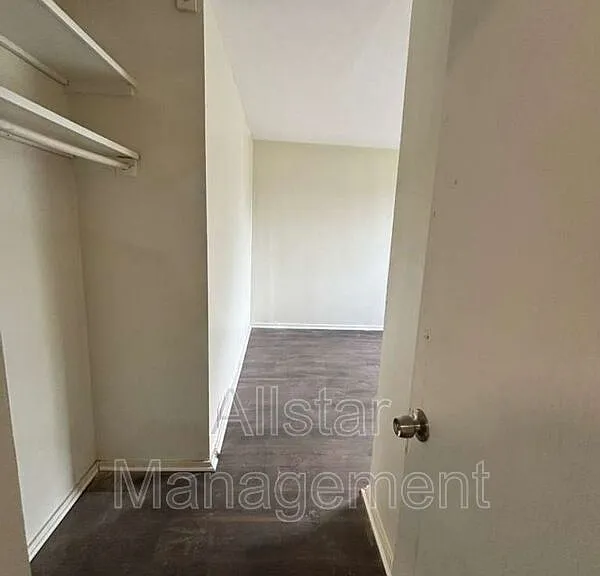 944 S Central Dr — Photo 13