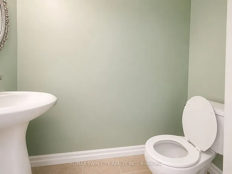 72 Newcastle Dr — Photo 15
