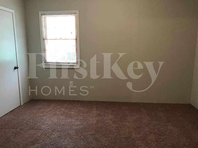 1201 Creekwood Cv — Photo 13