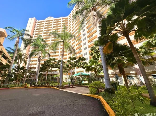 3075 Ala Poha Pl APT 212, Honolulu, HI 96818