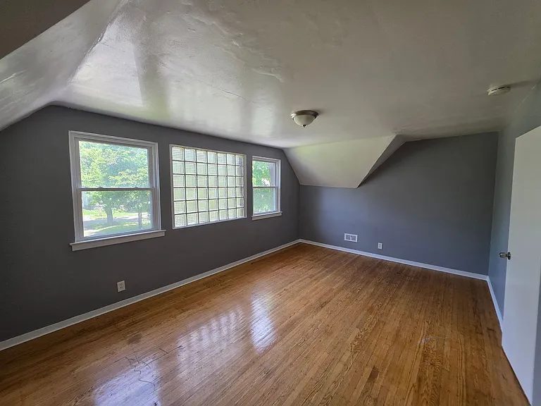 327 Glenwood Ave — Photo 14