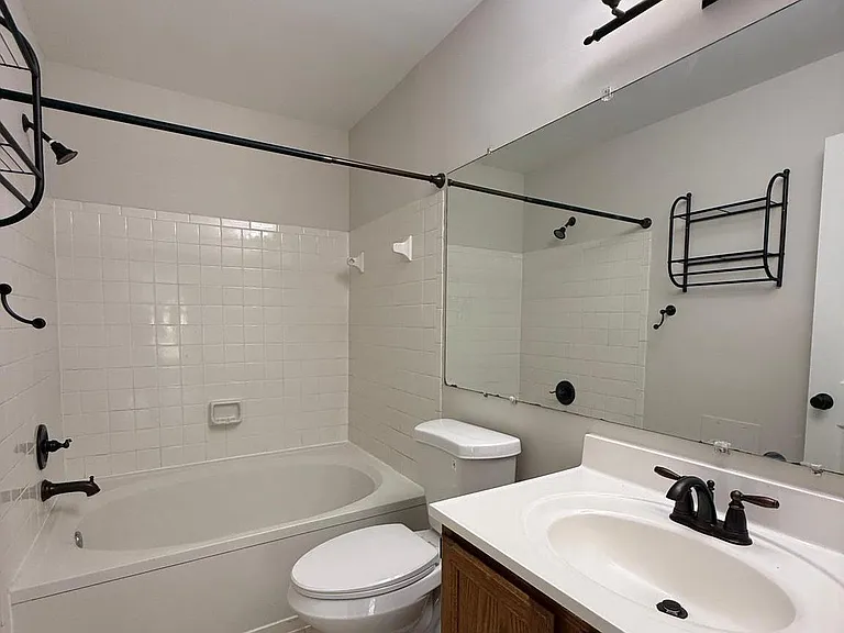 8442 Springfield Oaks Dr — Photo 13