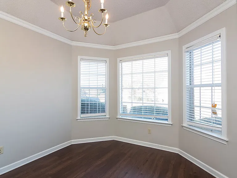 2214 Lake Hill Ct — Photo 4