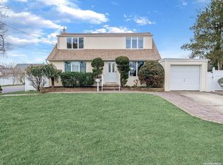 256 Jerusalem Ave, Massapequa, NY 11758