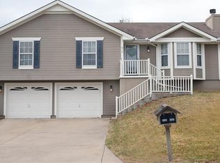 816 Lee Ann Dr, Grain Valley, MO 64029