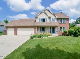 2028 Meadowdale Dr NW, Grand Rapids, MI