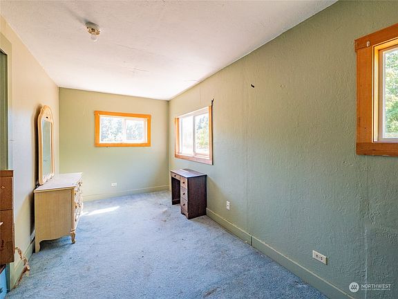 5th image of 2829 77th Avenue NE