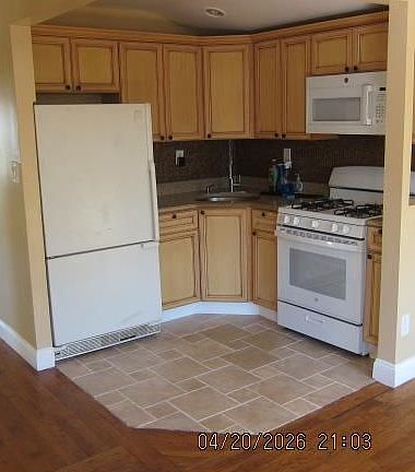 4th image of 12006 172nd St #2