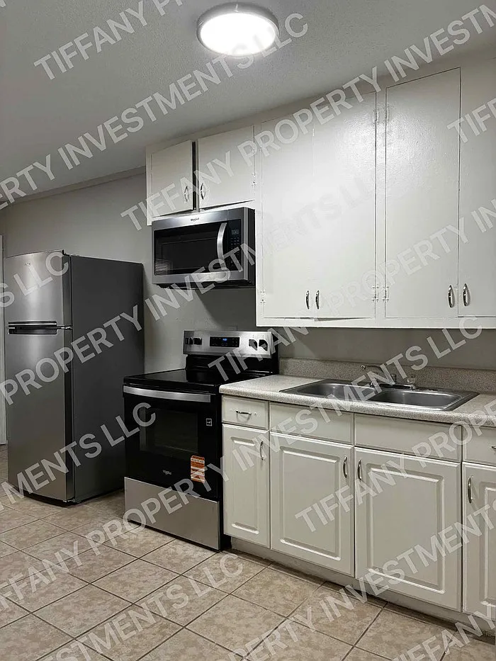 2 bed, 1.0 bath, $875 — Photo 1