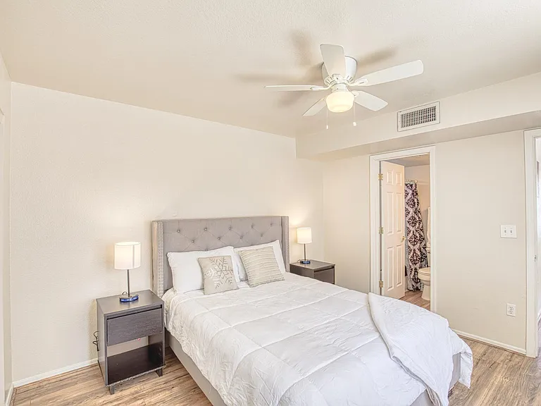 1833 E Water St #2 — Photo 14