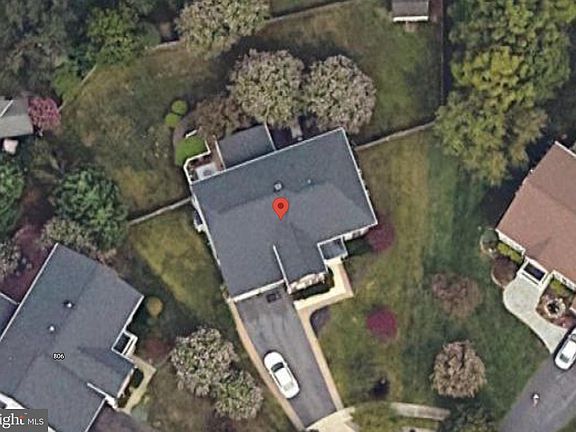 3rd image of 804 Colette Ct
